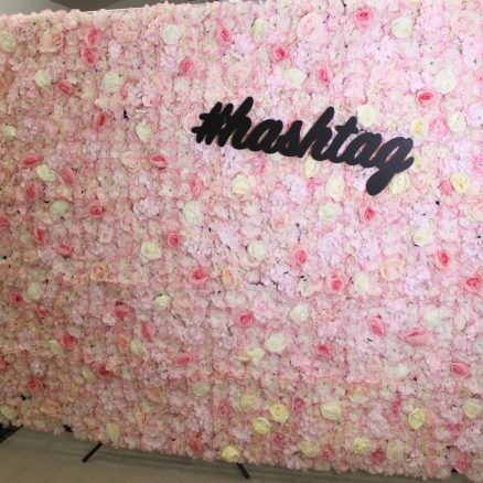 hyra_photobooth_backdrop_flowerwall_rosa_vit_3